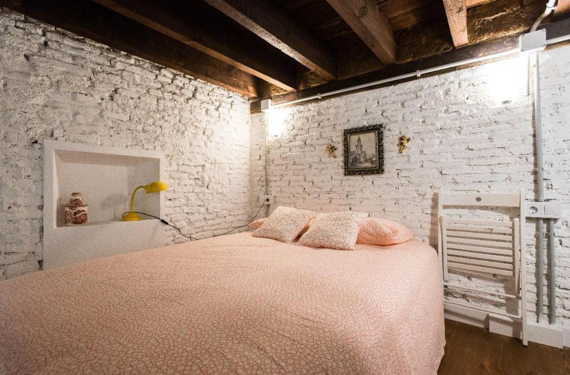 Airbhouse Private Rooms & Apartments Sevilla Exterior foto